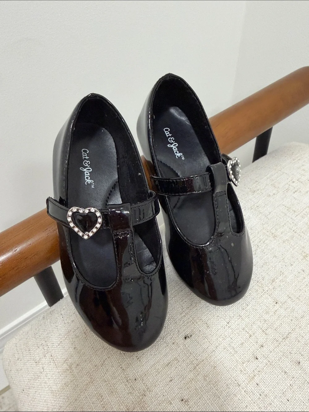 Cat & Jack Girls Black Patent Mary Jane Shoes with Heart Buckle